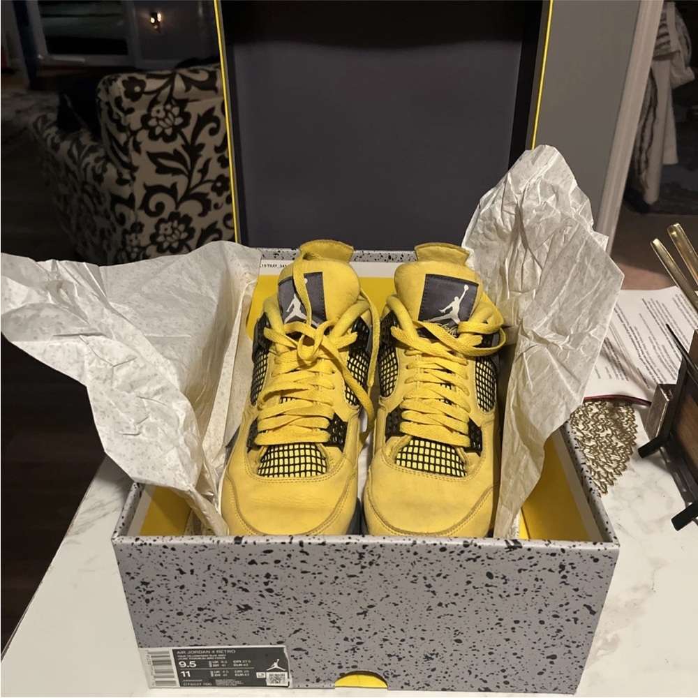 Jordan 4 Air Retro Sneakers - Black and Yellow lightning